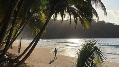 Dieser Traumstrand liegt beim „Bom Bom Resort“ am Nordzipfel von Príncipe. (Foto: Manuel Meyer/dpa-tmn)