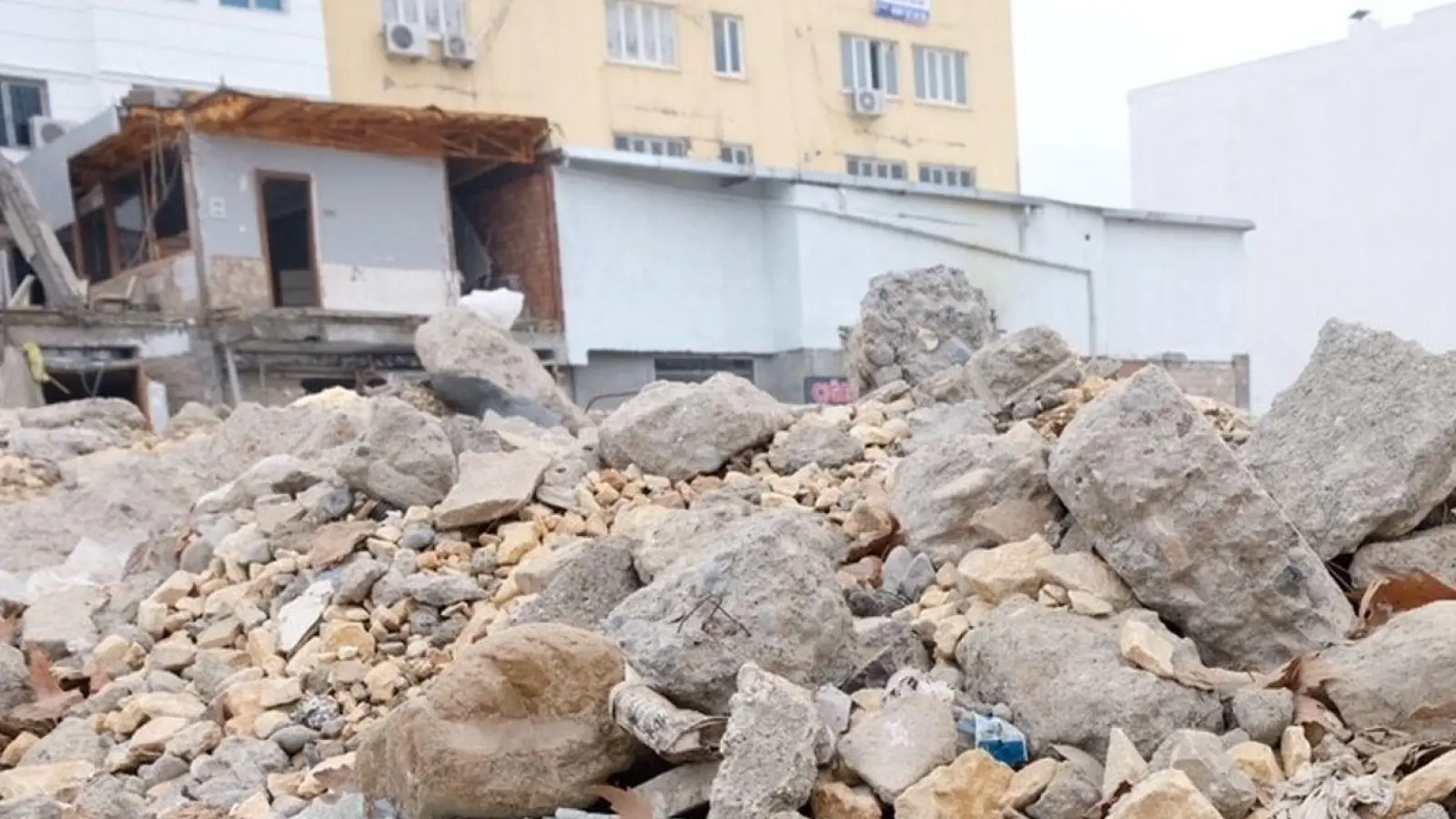 Das Isias-Hotel im südtürkischen Adiyaman stürzte bei dem Erdbeben am 6. Februar 2023 vollständig ein. (Foto: Mirjam Schmitt/dpa)