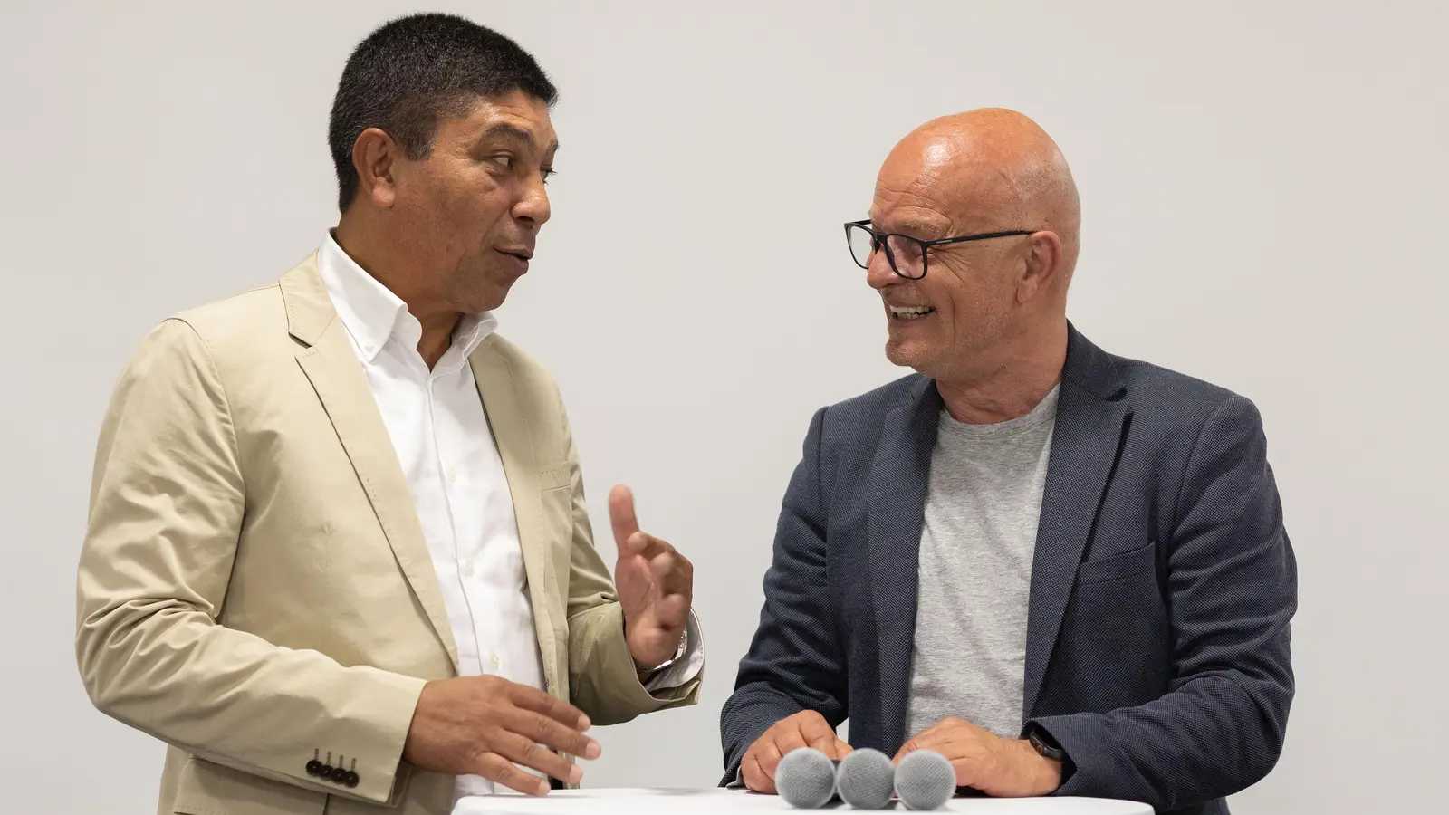 Giovane Élber im Gespräch mit Moderator und FC Bayern-Stadionsprecher Stephan Lehmann. (Foto: Fotostudio Ilona Oppel)
