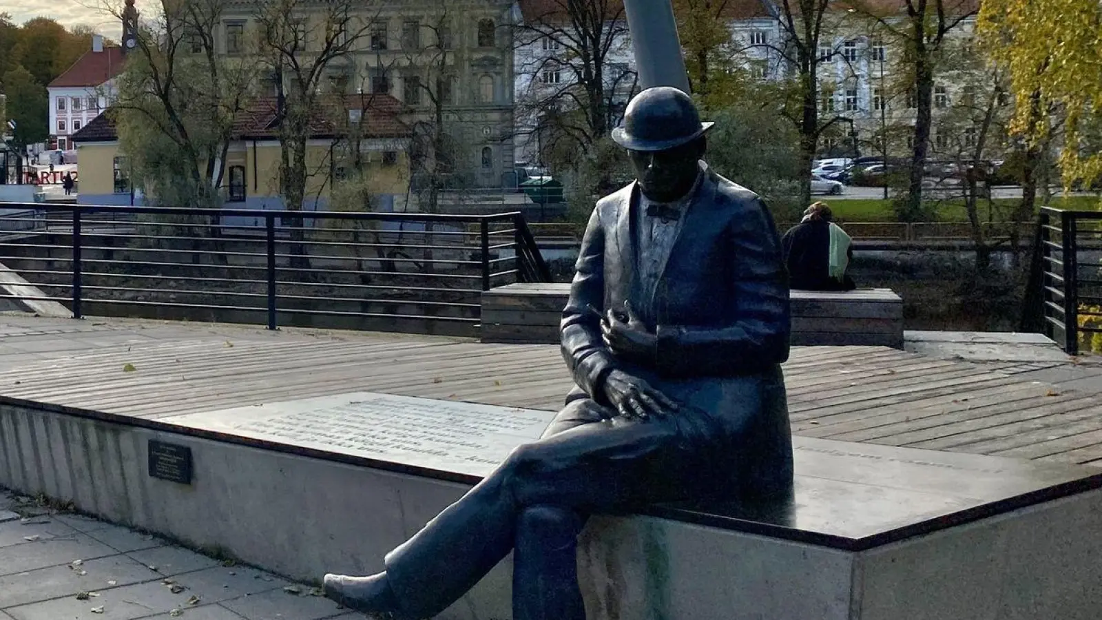 Blick auf das Denkmal für den estnischen Journalisten und Dichter Johann Voldemar Jannsen in Tartu. (Foto: Alexander Welscher/dpa)