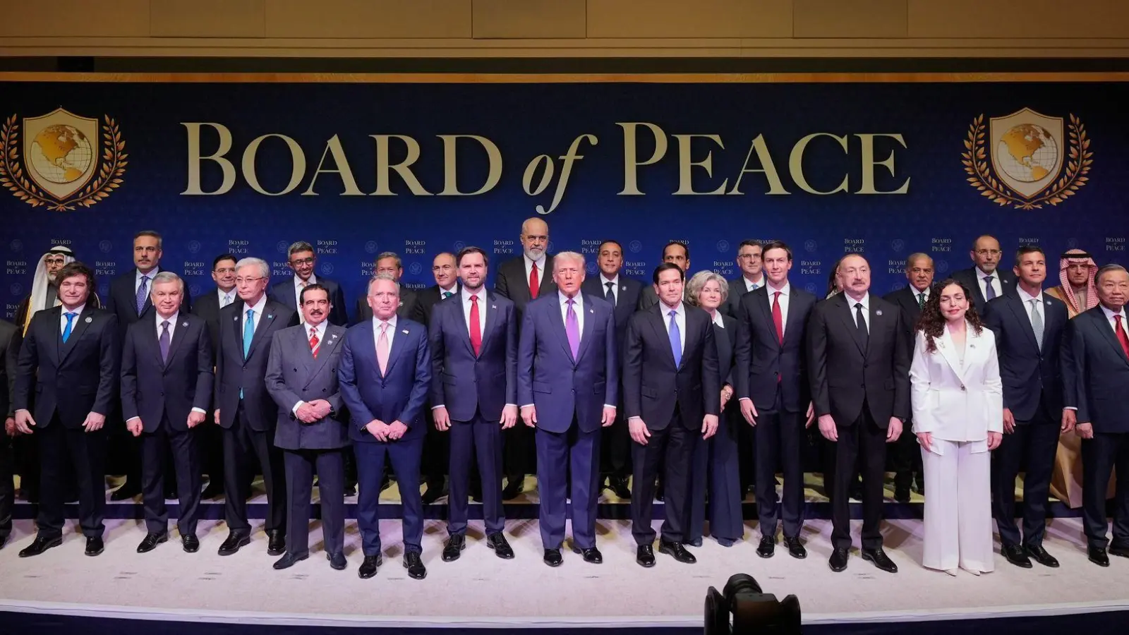 Der Friedensrat ist zu einer ersten Sitzung in Washington zusammengekommen. (Foto: Mark Schiefelbein/AP/dpa)