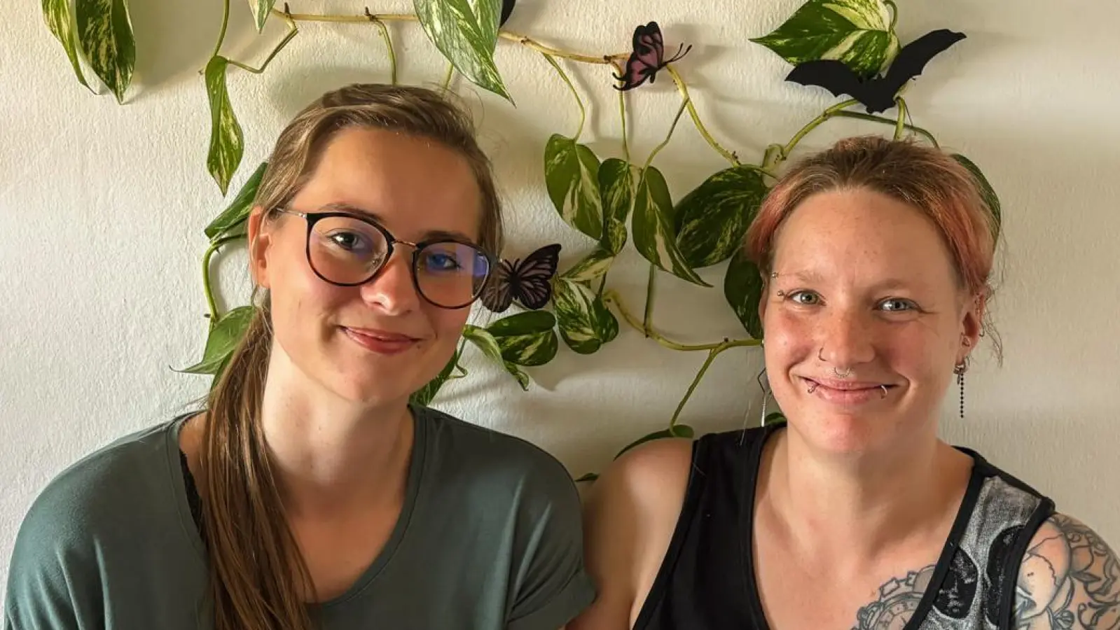 Die Gründerinnen von „JDMK Decoclips”: Johanna Demmel (links) und Michelle Kercher. (Selfie: Johanna Demmel)