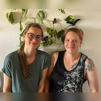 Die Gründerinnen von „JDMK Decoclips”: Johanna Demmel (links) und Michelle Kercher. (Selfie: Johanna Demmel)