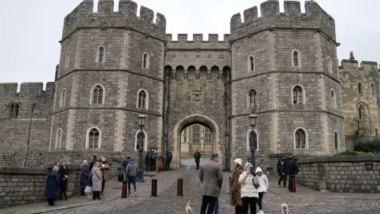 Mit einer Armbrust bewaffnet wurde der damals 19-Jährige auf dem Gelände der Queen-Residenz Schloss Windsor gefasst. (Foto: Alastair Grant/AP/dpa)