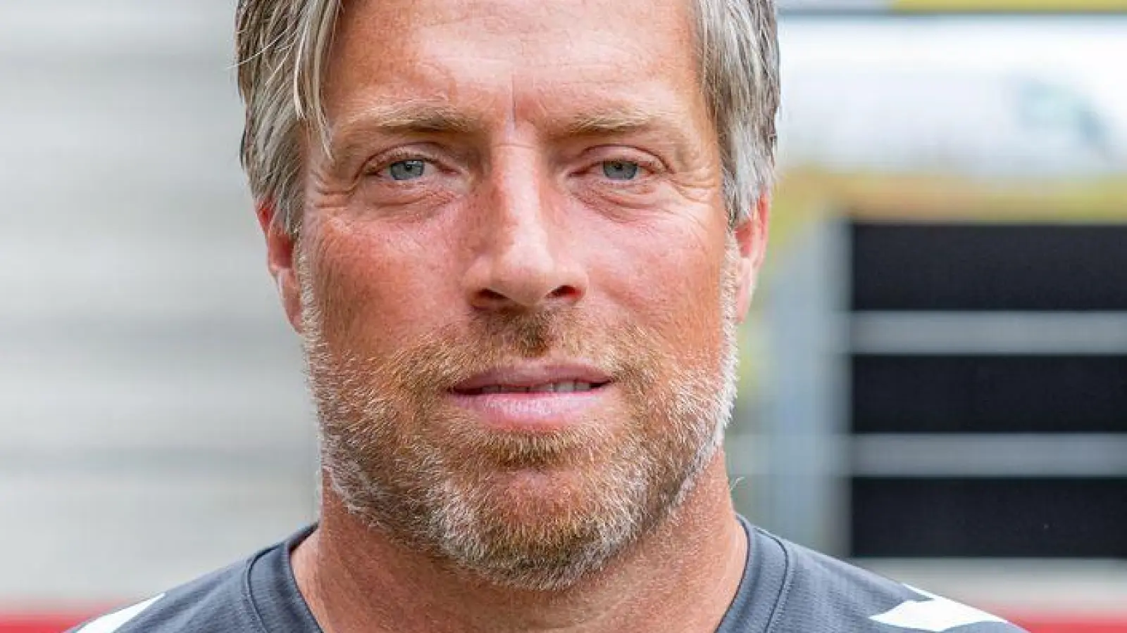 Regensburgs Michael Wimmer trifft im DFB-Pokal auf seinen Trainer-Kumpel Lukas Kwasniok vom 1. FC Köln. (Foto: Armin Weigel/dpa)