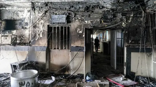 Durch das Feuer zerstörte Werkstatt im Ewin-Gefängnis. (Foto: Koosha Mahshid Falahi/Mizan News Agency/AP/dpa)