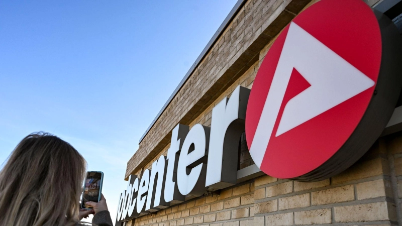 Die neue Weisung an die Jobcenter greift zum 1. Juli - dann tritt auch die Reform des bisherigen Bürgergelds in Kraft, das künftig Grundsicherung heißt. (Symbolbild) (Foto: Jens Kalaene/dpa)