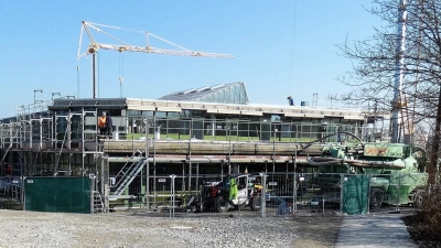 Erst im Sommer 2024 steht die Gestaltung der Außenanlagen des Schulkomplexes auf dem Plan. Darüber, was die Lösung alles beinhalten soll, wurde bereits jetzt in der Verbandssitzung diskutiert. (Foto: Karl-Heinz Gisbertz)