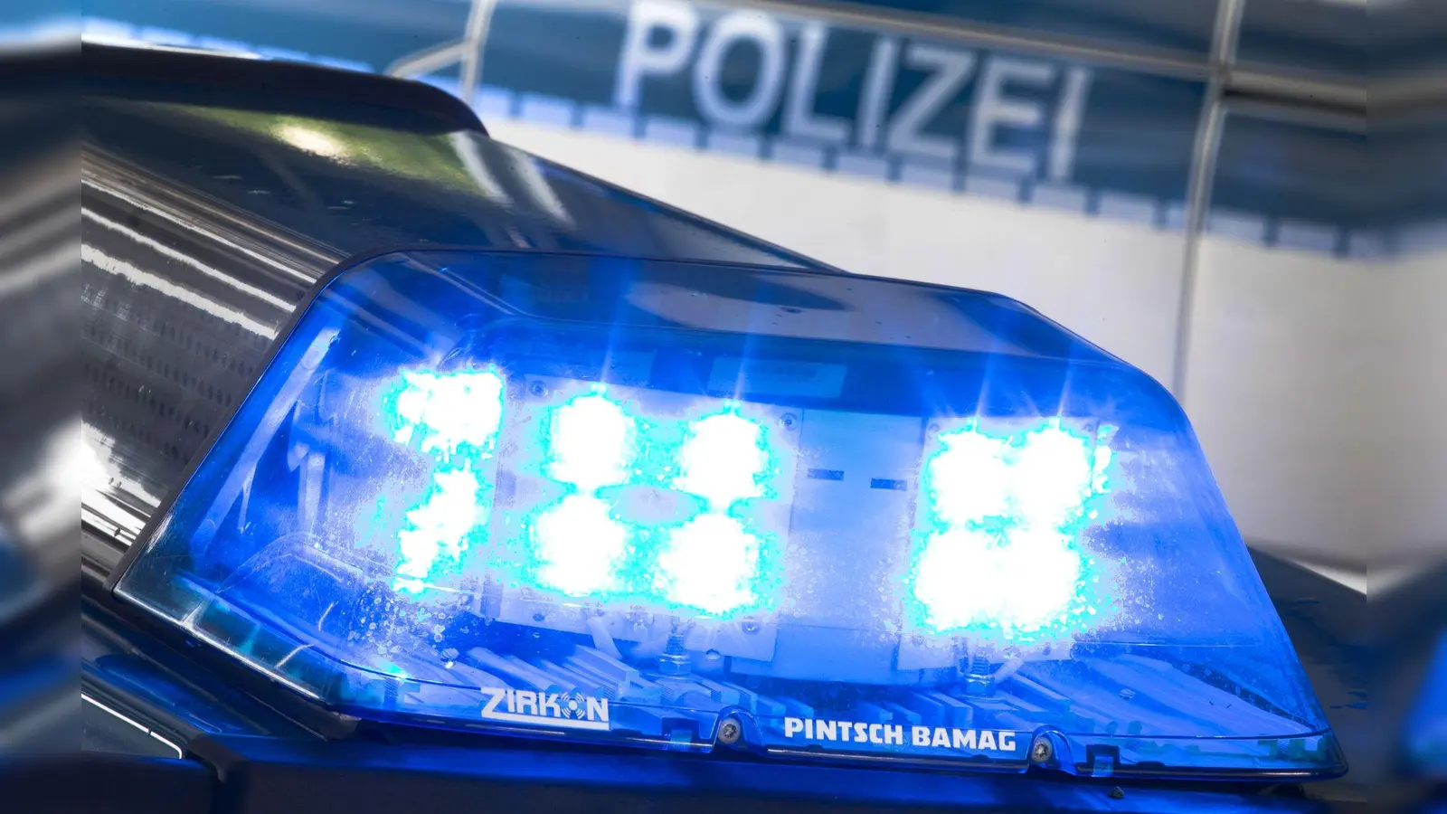 Ein Autofahrer wird an einer Ampel beraubt - die Polizei kennt die Masche bereits. (Symbolbild) (Foto: Friso Gentsch/dpa)
