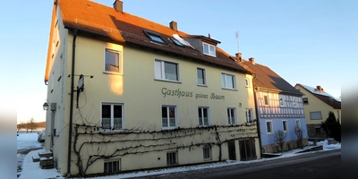 Das Anwesen der Langs ist ortsbildprägend im Adelshöfer Gemeindeteil Neustett. Wie es mit dem Gebäude weitergeht, steht noch nicht fest. (Foto: Karl-Heinz Gisbertz)