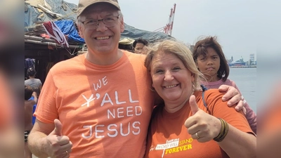 Haben sich dem Missionsdienst in Manila verschrieben: Karin Burkhardt-Thelen und Werner Thelen aus Königshofen. Foto ((Selfie): Werner Thelen)
