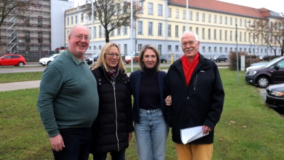 Sie treten für die ÖDP zur Wahl an (von links): Stadtrat Martin Berberich, Sandra Carle-Wolf, Julia Dell und Fraktionschef Friedmann Seiler. (Foto: Oliver Herbst)
