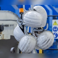 Werkschließungen und Stellenabbau: Schnell entschlossene Arbeitnehmer können von Bonuszahlungen profitieren, riskieren jedoch eine Sperrzeit beim Arbeitslosengeld. (Foto: Rolf Vennenbernd/dpa)