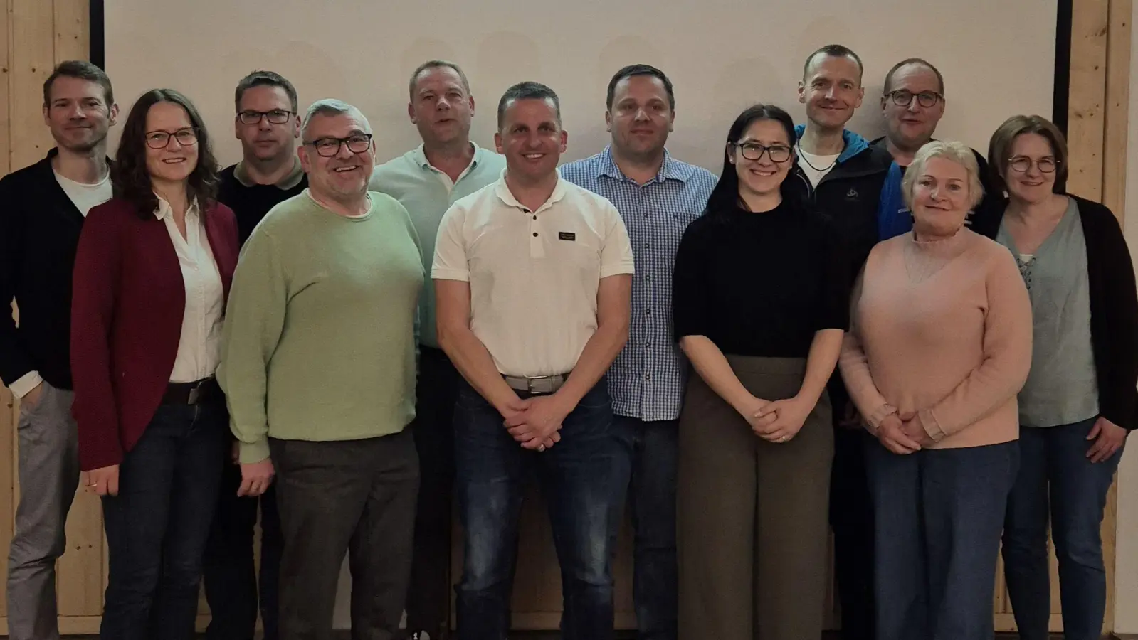 Der gewählte Vorstand des Freibad-Fördervereins (von links): Roland Bergdolt (Beauftragter für Öffentlichkeitsarbeit), Claudia Lechler (Kassenwartin), Heiko Wetsch (Kassenprüfer), Thomas Präg (Beisitzer), Volker Lechler (Beauftragter für Veranstaltungen), Thomas Ilg (Vorsitzender), Thomas Karl (stellvertretender Vorsitzender), Franziska Mattmann (Schriftführerin), Jürgen Gehring (Vertreter der Badeaufsichten), Jürgen Ziegelmeier (Beauftragter für Arbeitseinsätze), Gabi Frank-Präg (Beisitzerin), Alexandra Ziegelmeier (Kassenprüferin). (Foto: Förderverein/Manuela Bergdolt)