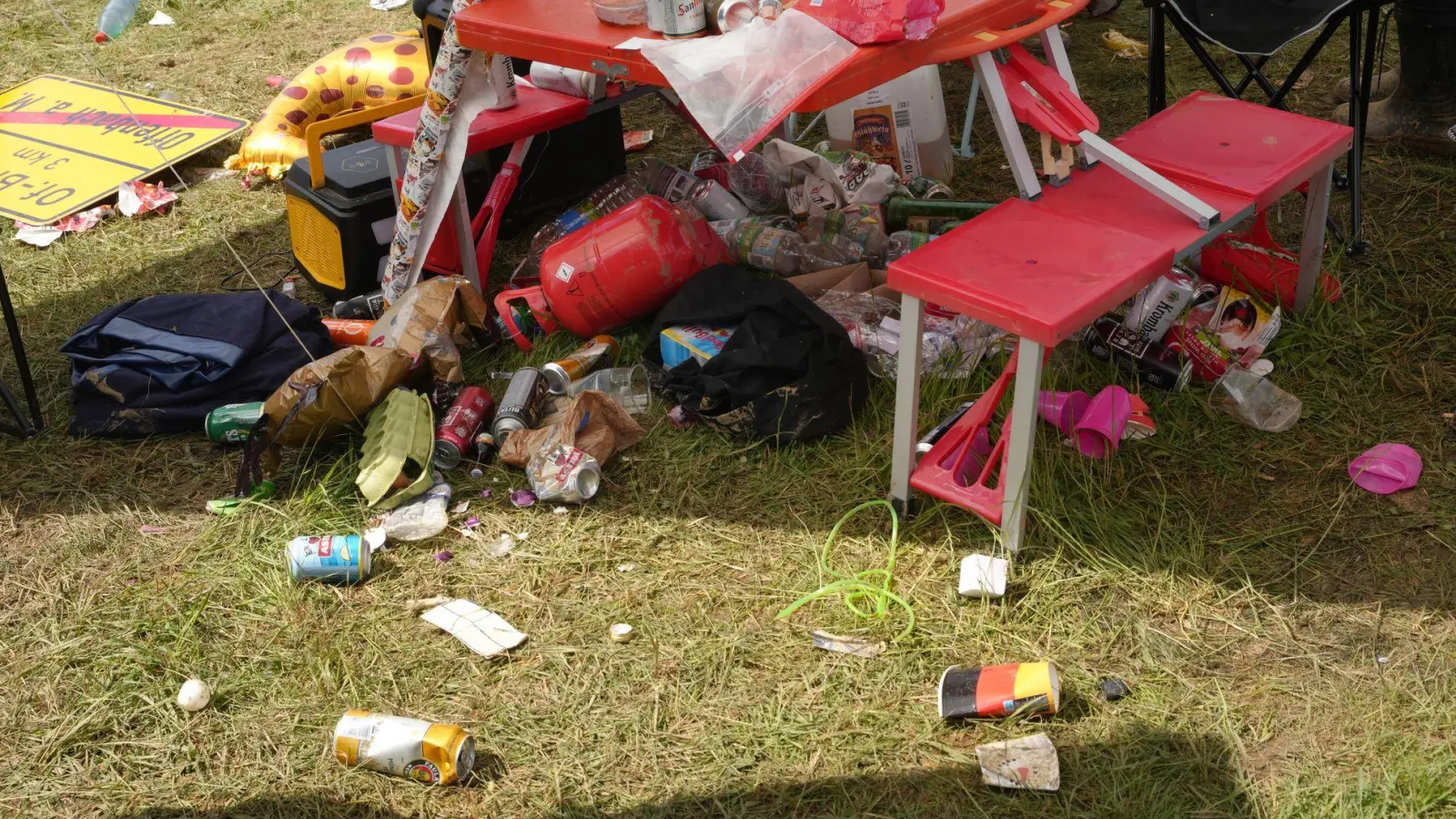 Die Deutsche Umwelthilfe kritisiert große Musikfestivals für ihr Müllmanagement.  (Foto: Thomas Frey/dpa)