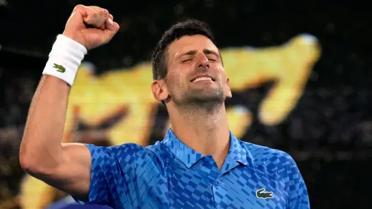Novak Djokovic will sich bei den Australian Open krönen. (Foto: Aaron Favila/AP/dpa)