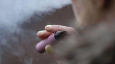 Bei synthetischen Opioiden wie Fentanyl oder Nitazenen liegt die wirksame Dosis oft nah an der tödlichen. (Symbolbild) (Foto: Marijan Murat/dpa)