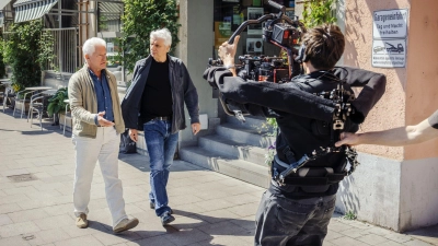 Die Schauspieler verabschieden sich gemeinsam, ihre Rollen gehen zusammen in Pension.  (Foto: BR/NEUESUPER GmbH/dpa)