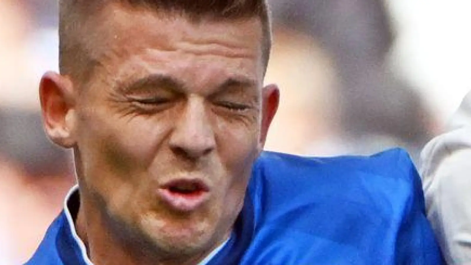 Die Zuschauer sahen im Karlsruher Wildpark ein intensives Spiel. (Foto: Uli Deck/dpa)