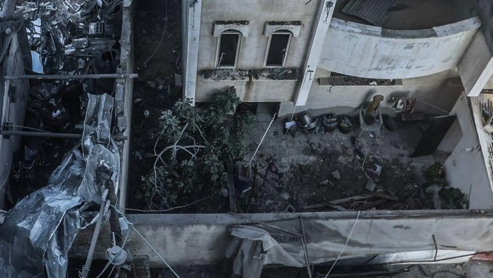 Trümmer und zerstörte Gebäude in Chan Junis nach einem israelischen Luftangriff. (Foto: Ahmed Zakot/dpa)
