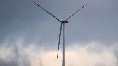 Am Wochenende bläst es weiter kräftig. (Symbolbild) (Foto: Pia Bayer/dpa)