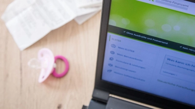 Kindergeld oder Kinderfreibetrag - was lohnt sich für Eltern mehr? Das Finanzamt prüft das im Rahmen der Steuererklärung automatisch und berücksichtigt die entsprechend günstigere Variante. (Foto: Christin Klose/dpa-tmn)