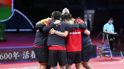 Kollektiver Jubel: Deutschlands Tischtennis-Männer stehen nach dem Coup gegen Südkorea im WM-Finale. (Foto: XinHua)