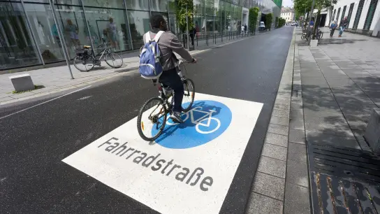 Die Casinostraße in der Koblenzer Innenstadt ist seit kurzem als Fahrradstraße ausgewiesen. (Foto: Thomas Frey/dpa)