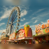 Bunte Buden sorgten für eine vielfältige Verpflegung und Spaß. Auch mit dem Riesenrad konnte noch eine letzte Runde gedreht werden. (Foto: Leonie Lang)