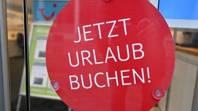 Rund um Weihnachten und den Jahreswechsel werben die Veranstalter besonders intensiv mit ihren Frühbucherangeboten für die Sommersaison. (Foto: Peter Kneffel/dpa/dpa-tmn)