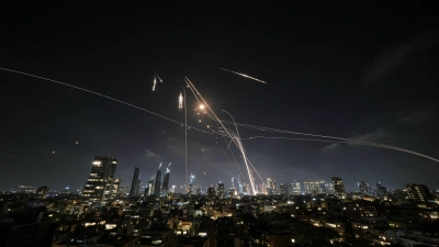 Israels Luftabwehr im Einsatz gegen iranische Raketen. (Archivbild) (Foto: Leo Correa/AP/dpa)