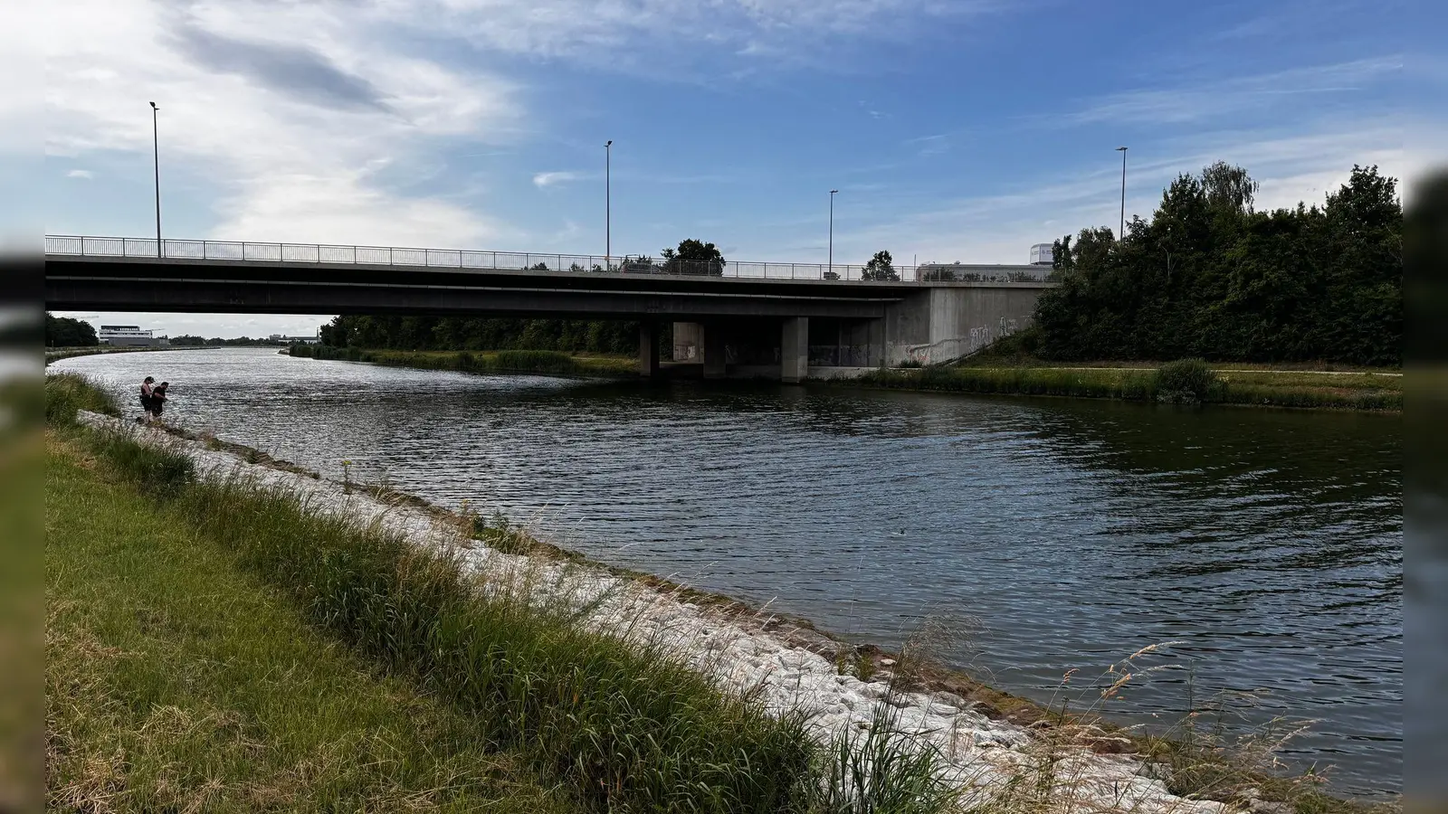 Ein Junge ist tot im Main-Donau-Kanal in Nürnberg gefunden worden. (Foto: Sven Grundmann/NEWS5/dpa)