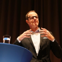 „Wir sind dabei, unsere durch die Aufklärung erworbene Freiheit abzuwürgen”, sorgt sich der Kabarettist Vince Ebert. Beim Auftritt im Ansbacher Onolidasaal erklärte er warum. (Foto: Martina Kramer)