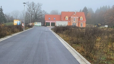 Das Baugebiet „Brummfeld II” in Langfurths Ortsteil Oberkemmathen ist inzwischen fertig erschlossen. Nun kann der endgültige Quadratmeterpreis für die Bauparzellen ermittelt werden.<br> (Foto: Albert Schülein)