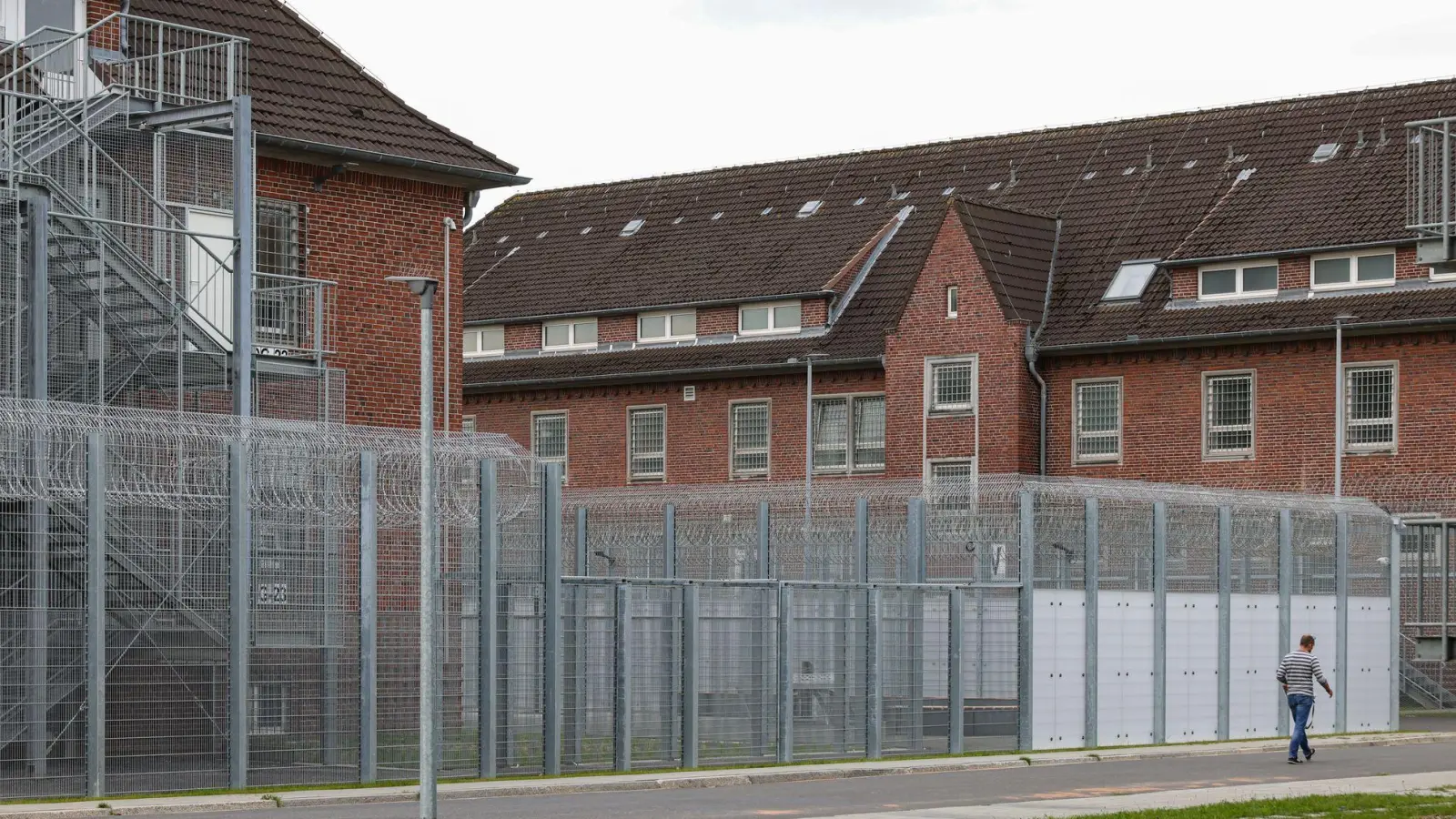 Die Abschiebehaft soll verhindern, dass Ausreisepflichtige vor einer geplanten Rückführung untertauchen. (Archivbild) (Foto: Ulrich Perrey/dpa)
