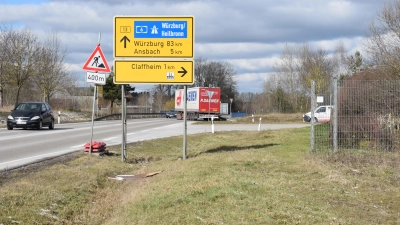 Um den Verkehrsknoten bei Claffheim zu entlasten, soll eine neue Auffahrrampe (auf der linken Seite) gebaut werden.  (Foto: Florian Schwab)