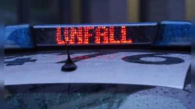 Ein Mensch kommt bei dem schweren Unfall ums Leben. (Symbolbild) (Foto: Marcus Brandt/dpa)