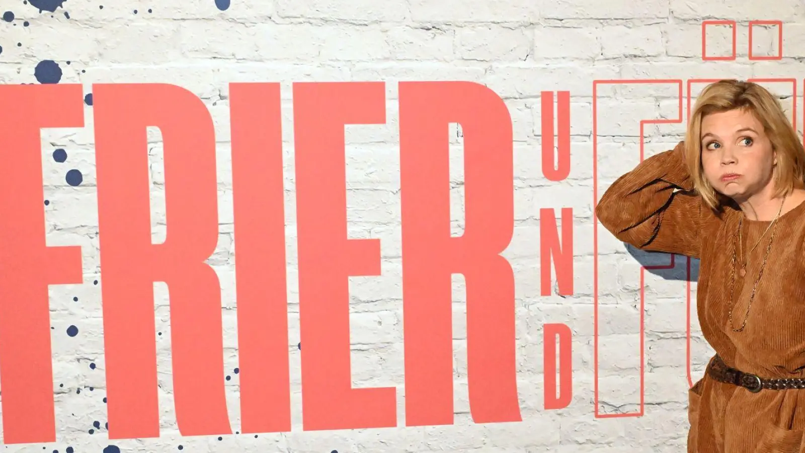 Annette Frier steckt in ihrer neuen Serie in den Wechseljahren. (Foto: Felix Hörhager/dpa)