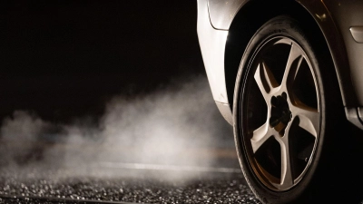 Ursprünglich war beschlossen worden: Neuwagen in der EU ab 2035 sollen im Betrieb kein klimaschädliches Kohlenstoffdioxid (CO2) mehr ausstoßen dürfen. Das soll sich ändern. (Symbolbild) (Foto: Sebastian Kahnert/dpa)