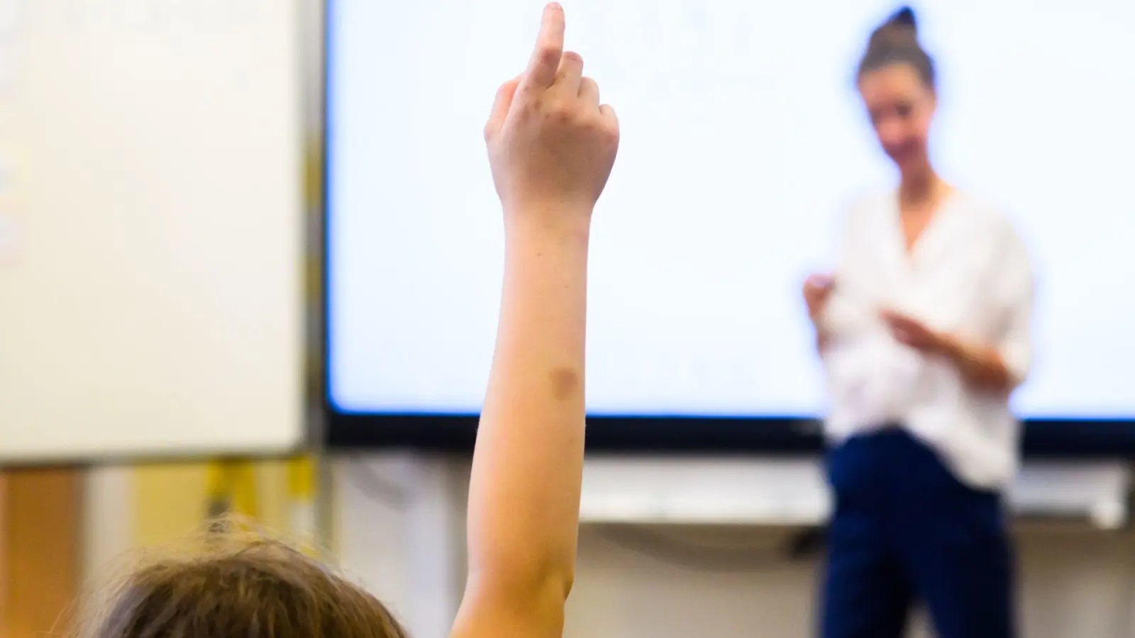 Fast die Hälfte aller öffentlichen Bildungsausgaben flossen 2024 an Schulen. (Symbolbild) (Foto: Julian Stratenschulte/dpa)