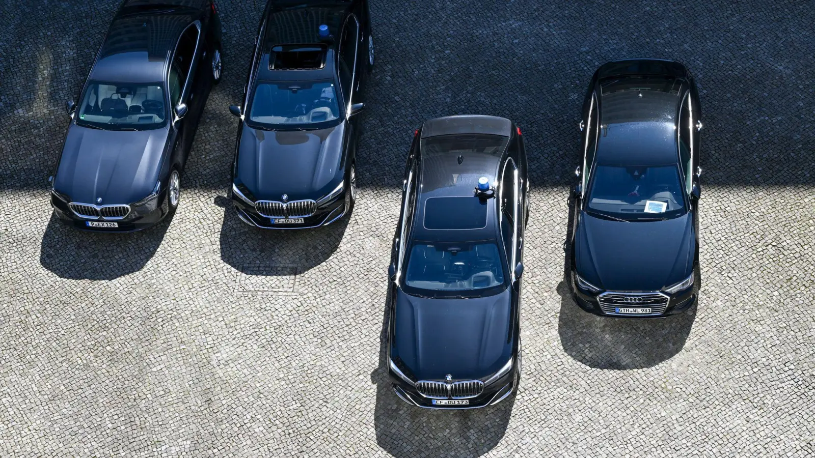 Die Deutsche Umwelthilfe kritisiert seit Jahren, dass viele Spitzenpolitiker bei der Wahl ihrer Dienstwagen nicht auf die Folgen für das Klima achten. (Symbolbild). (Foto: Jens Kalaene/dpa)