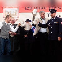 Stoßen gemeinsam an (von links): Sebastian Loscher von der gleichnamigen Brauerei, Jörg Rabenstein, Katja Wunderlich, Dr. Markus Söder und Markus Hegwein. (Foto: Evi Lemberger)