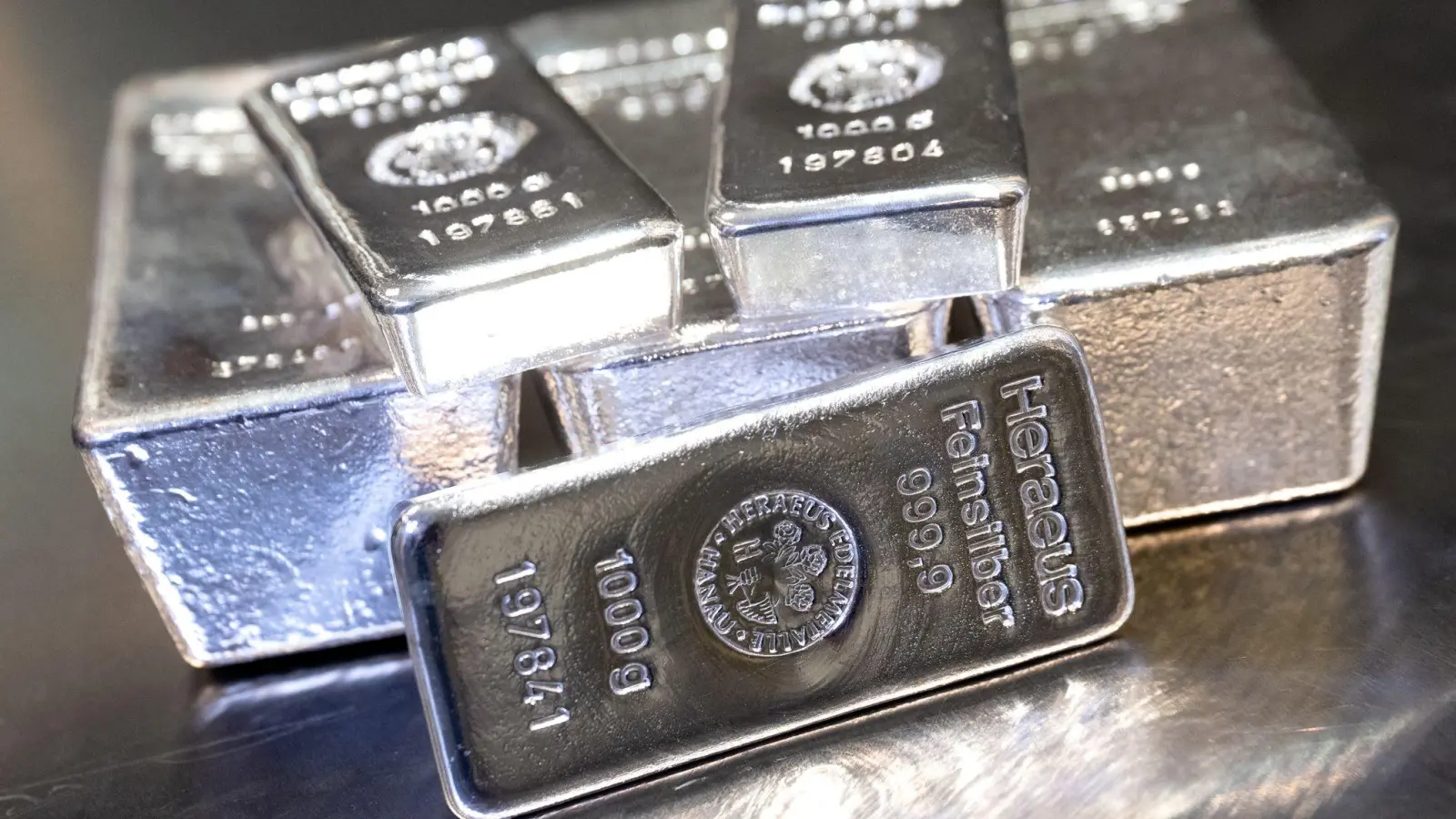 Silber ist massiv gefragt. (Archivbild) (Foto: Sven Hoppe/dpa)