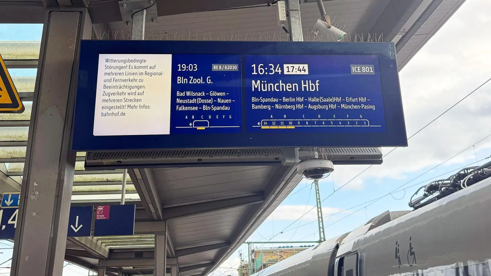 Die Bahn sperrte die wichtige Zugstrecke zwischen Berlin und Hamburg.  (Foto: Silke Brüggemeier/dpa)