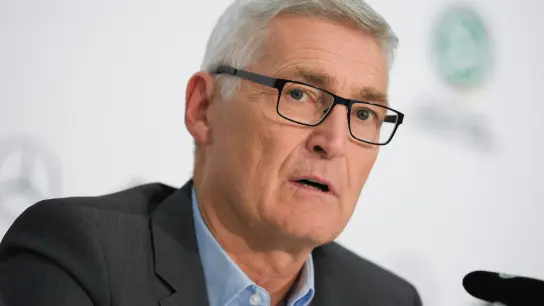 Lutz Michael Fröhlich, Sportlicher Leiter der Elite-Schiedsrichter. (Foto: Arne Dedert/dpa)