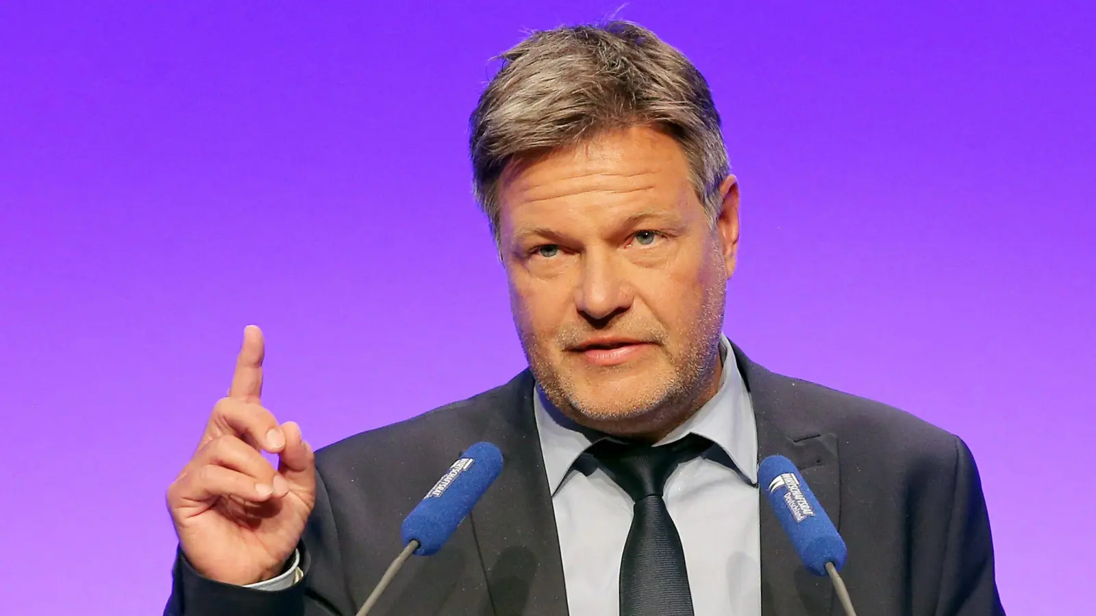 Robert Habeck (Bündnis 90/Die Grünen), Bundesminister für Wirtschaft und Klimaschutz, wirft der FDP „Wortbruch“ vor. (Foto: Wolfgang Kumm/dpa)