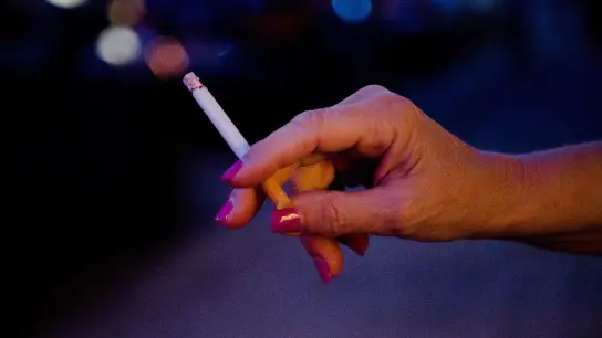 Folgen des Rauchens: Vor allem Krebserkrankungen führten bei Rauchern 2020 häufig zum Tod. (Foto: Finn Winkler/dpa)
