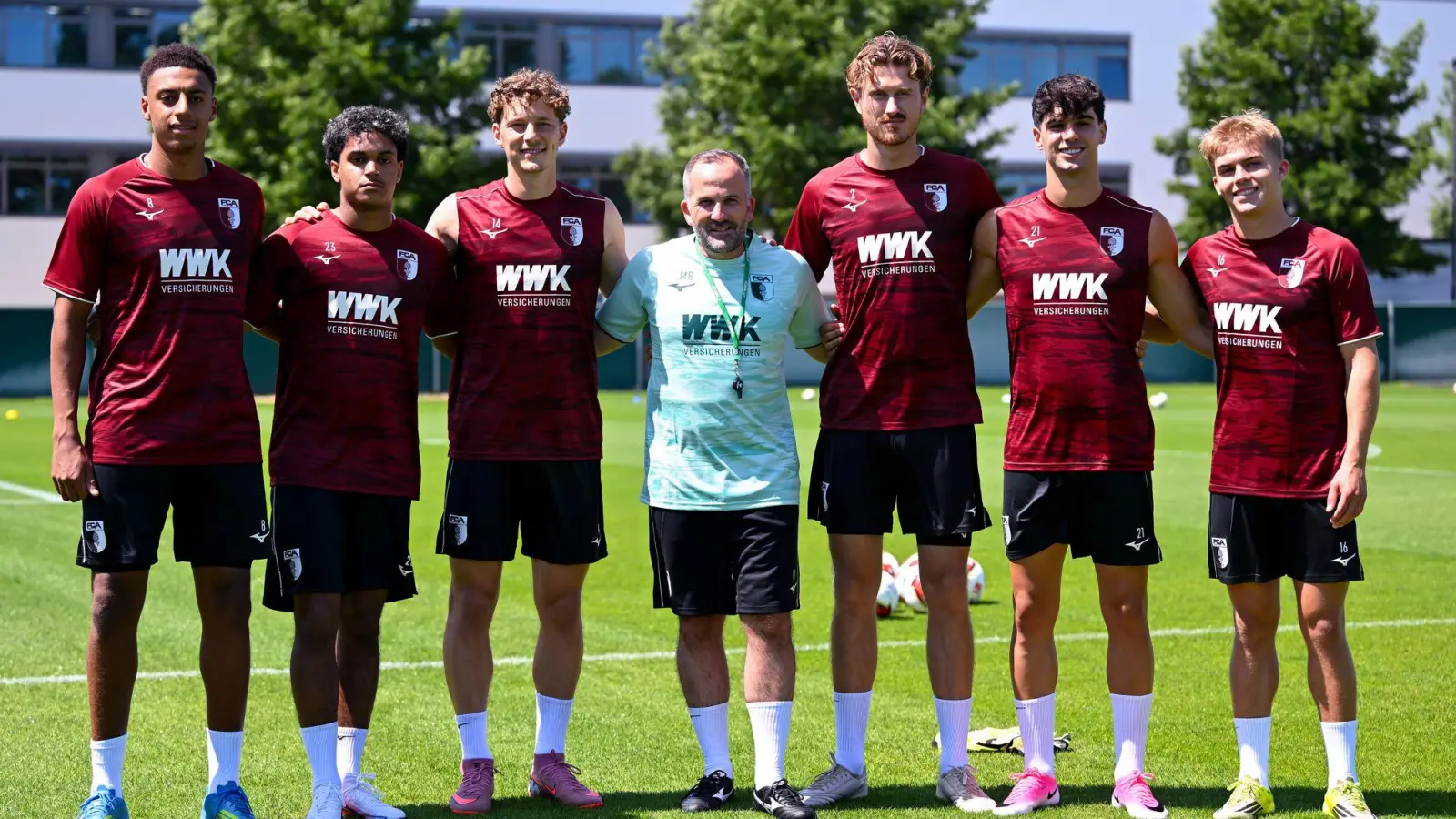 Der FC Augsburg startet in das Sommertraining. (Foto: Sven Hoppe/dpa)