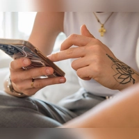 So leise sind Silent Calls gar nicht: Wer von Call-Center-Praktiken belästigt wird, kann technische Barrieren errichten und sich bei der Bundesnetzagentur beschweren. (Foto: Christin Klose/dpa-tmn)