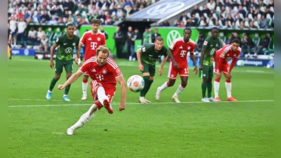 Der erste Elfmeter-Fehlschuss seiner Bundesliga-Karriere: Harry Kane im Spiel gegen den VfL Wolfsburg. (Foto: Swen Pförtner/dpa)